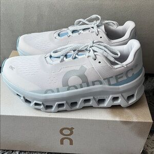 On running sneaker. Cloudmonster. Womens US size 7.5. Frost. Wash. New.